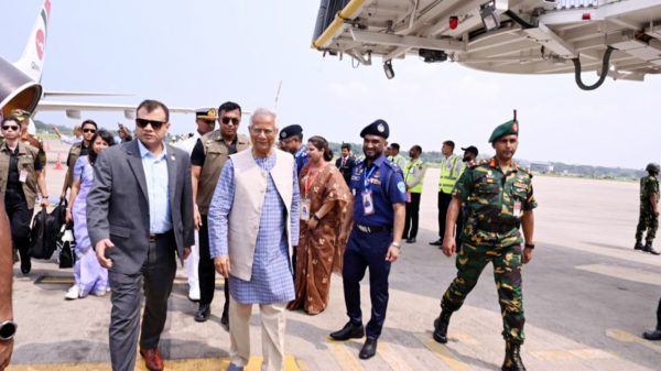 চট্টগ্রাম পৌঁছেছেন প্রধান উপদেষ্টা ড. ইউনূস