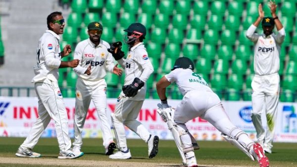 বিশ্বচ্যাম্পিয়ন দক্ষিণ আফ্রিকাকে ধসিয়ে দিয়ে জিতল পাকিস্তান