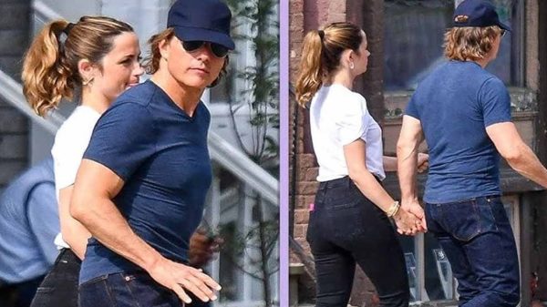 সম্পর্কের কথা এড়িয়ে যান টমের বান্ধবী আনা দে