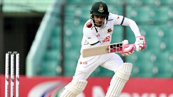 শততম টেস্টে ফিফটি, ইতিহাস গড়তে পারবেন মুশফিক?