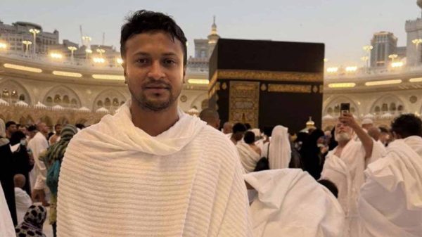 দেশবাসীর জন্য দোয়া চাইলেন সাকিব
